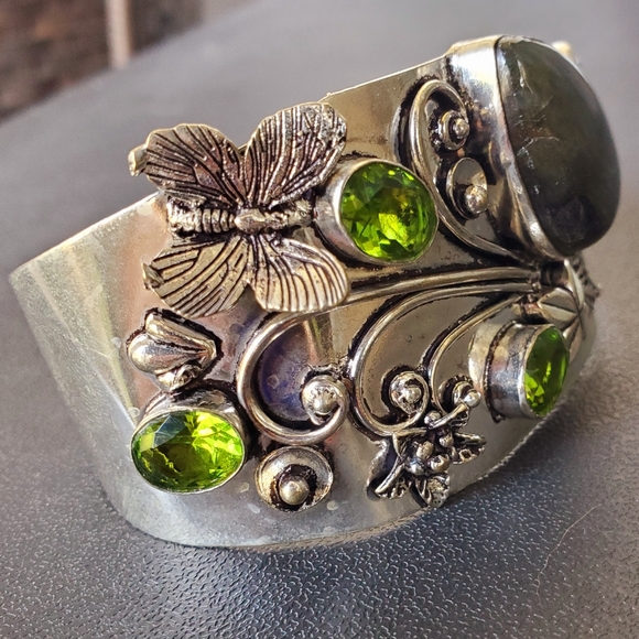 New Labradorite & Peridot 925 Silver Butterfly & Flowers Cuff Bracelet. - Picture 15 of 16